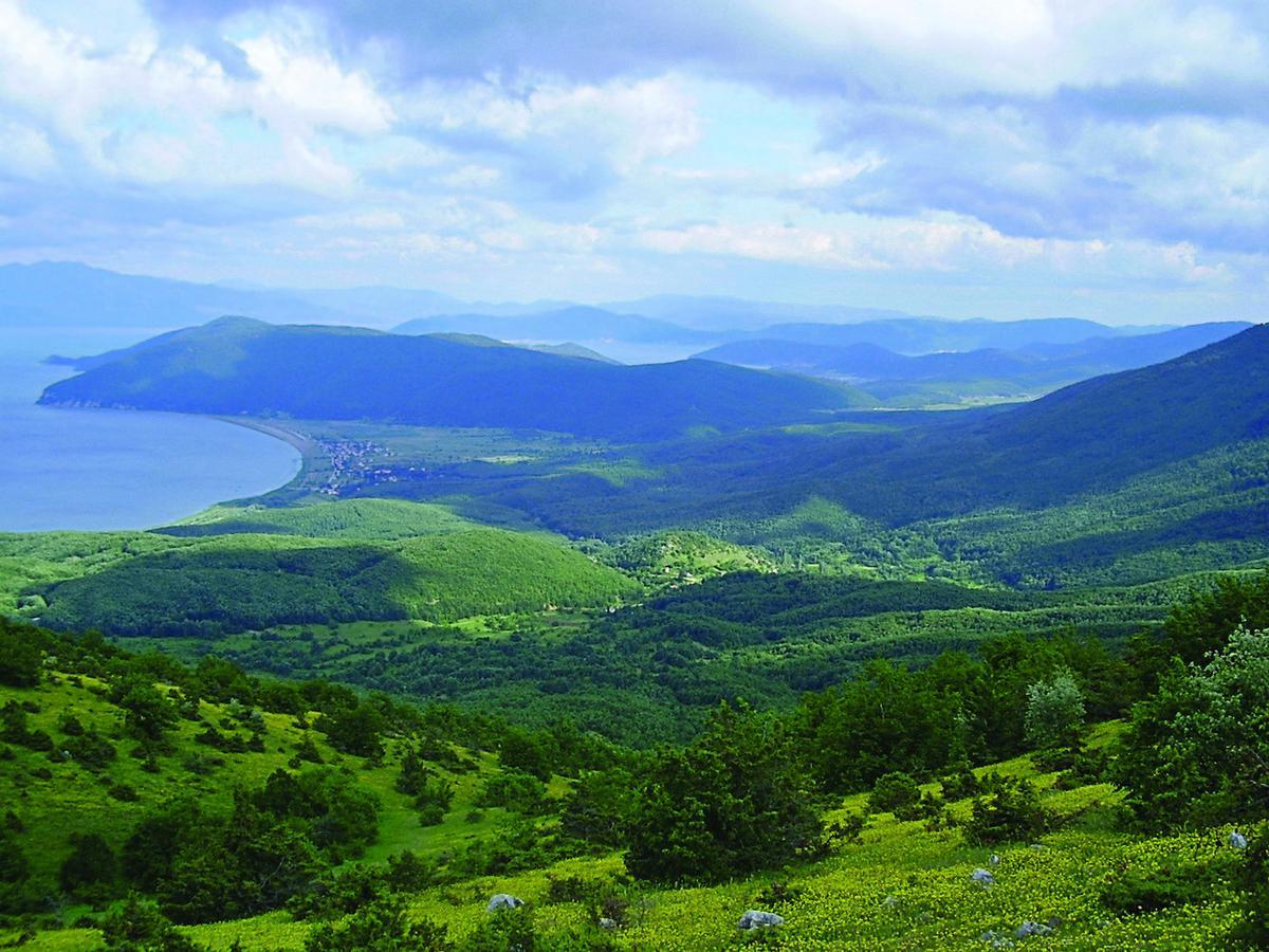 Lakeview Hotel And Resort Otesevo Экстерьер фото